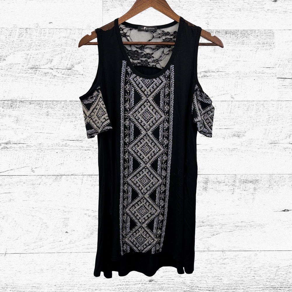 Chic Black and White Tunic with Intricate Pattern